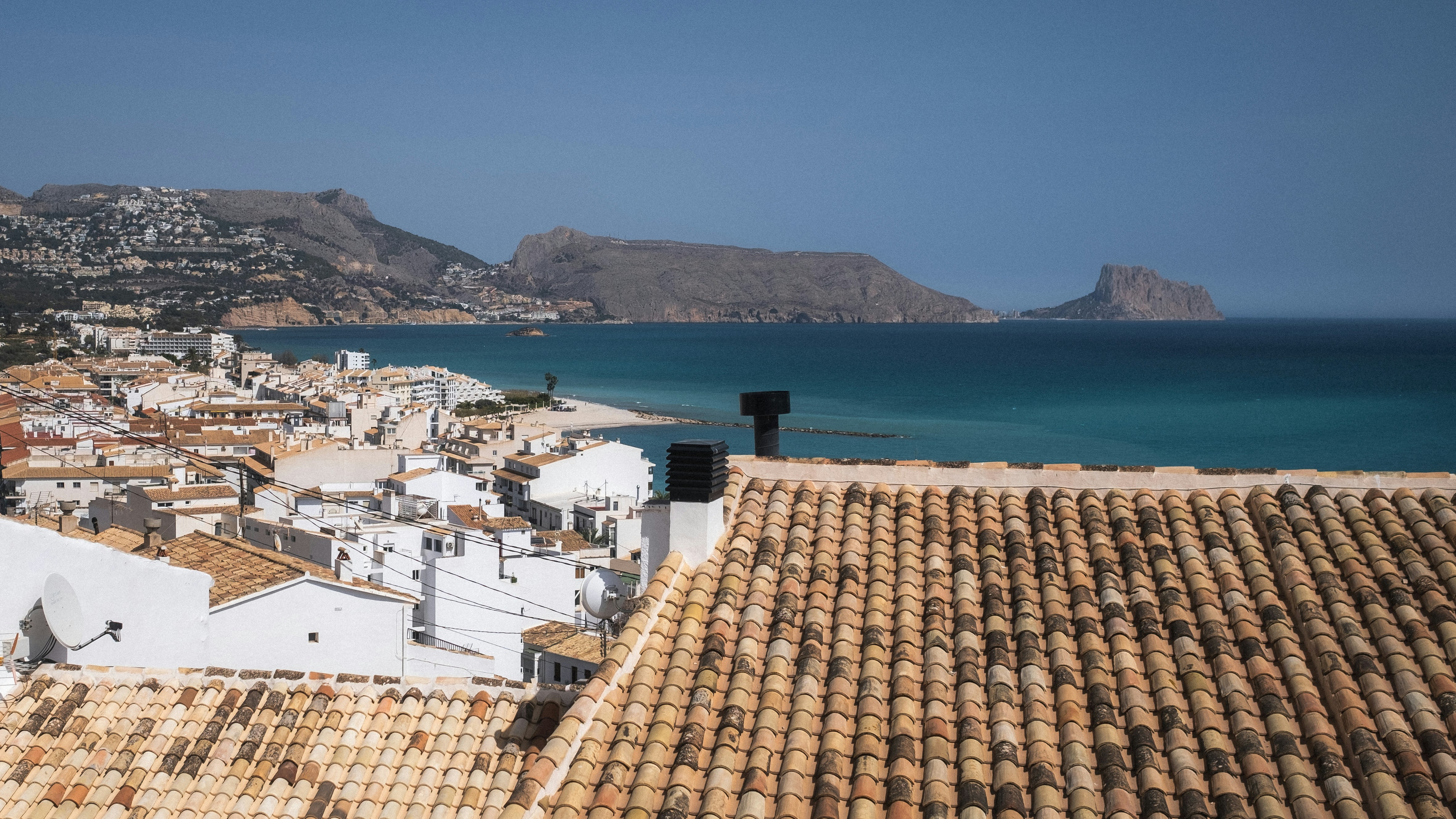 Dakenpanorama Costa Blanca met zee